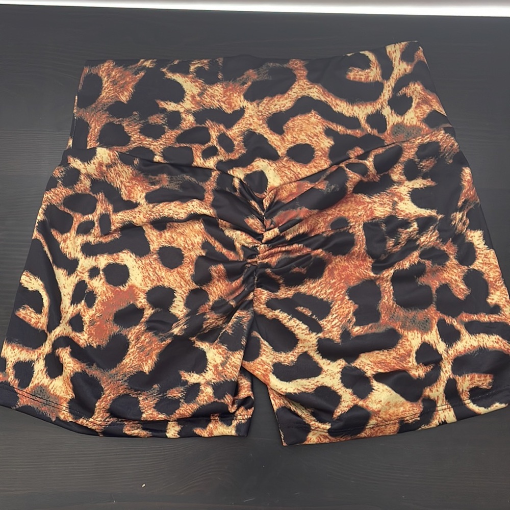 Workout Yoga Shorts - Picture 3 of 8